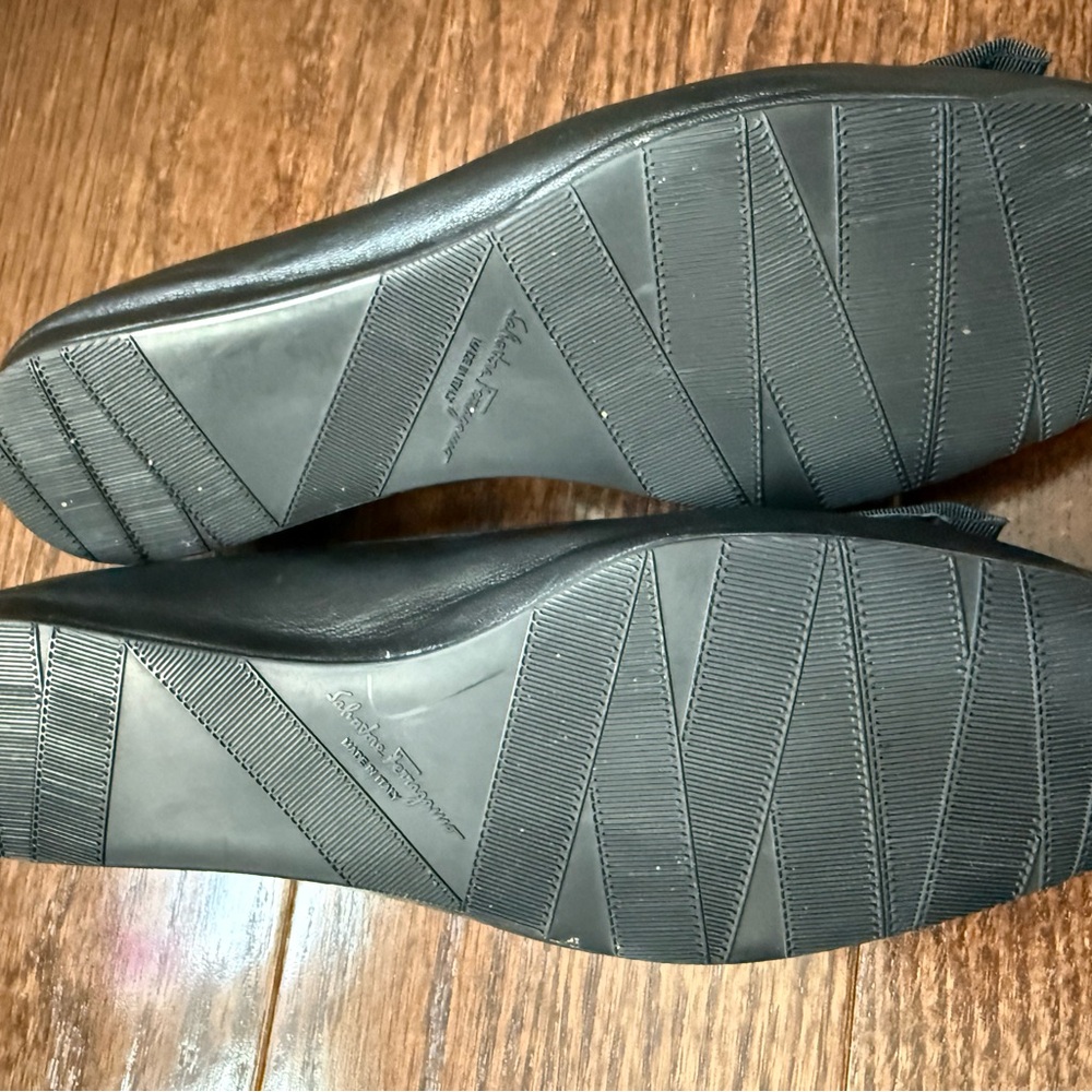Salvatore Ferragamo Black Flats with Bow Accent - Picture 2 of 4